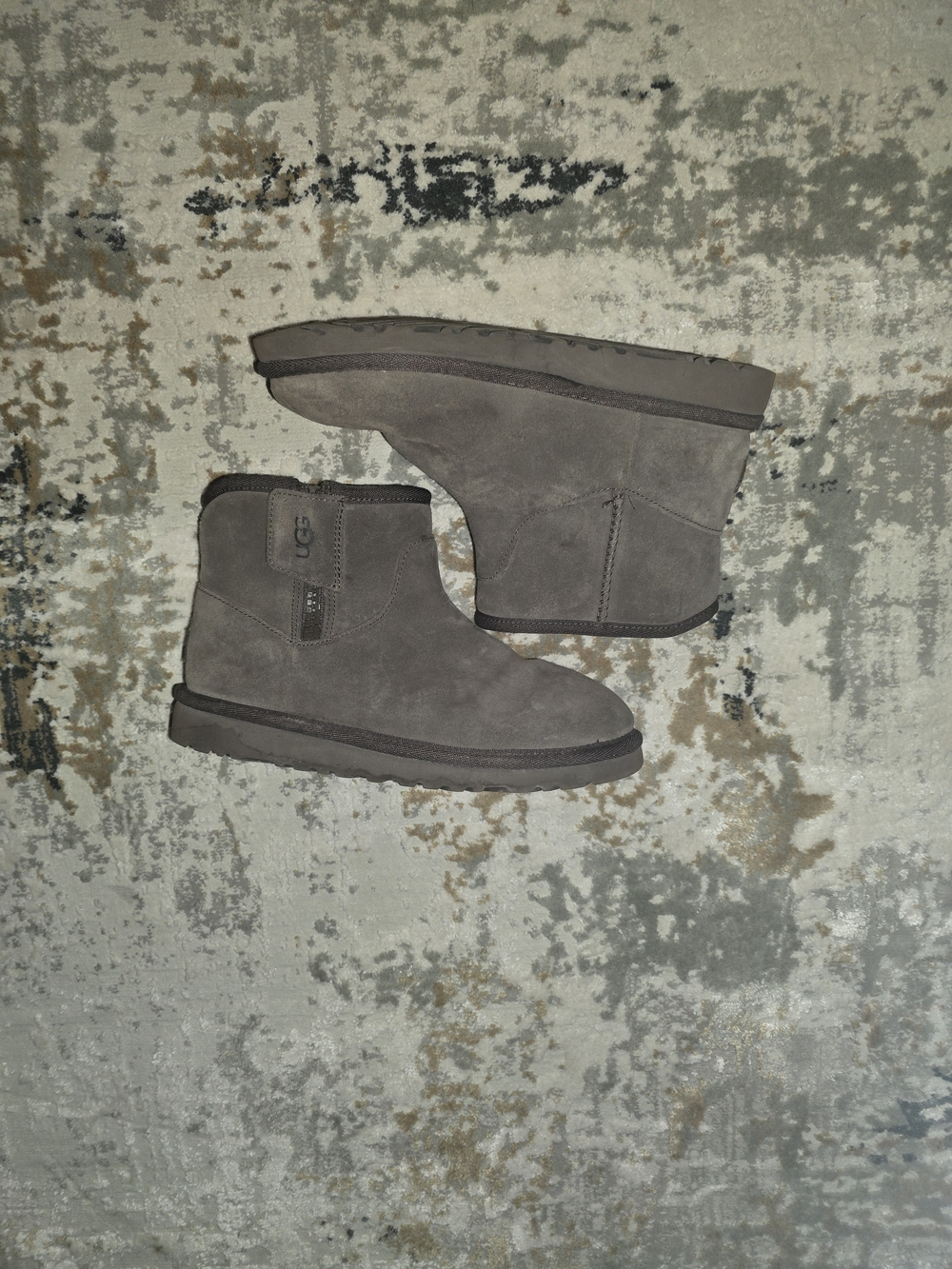 UGG Girl’s Classic Short Boot - Brown SZ 3